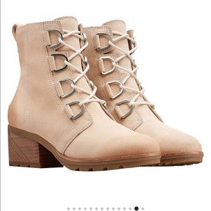 Sorel Women's Tan Lace-Up Boots